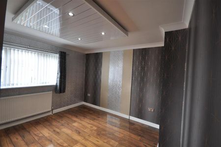 4 bedroom semi-detached house to rent - Photo 2