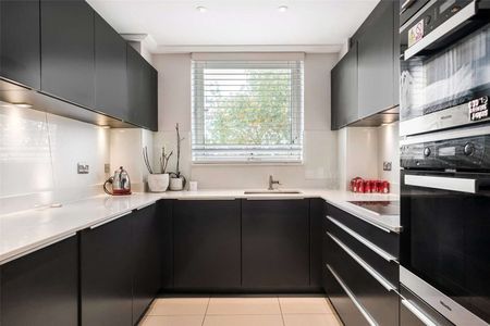 Impressive three bedroom apartment in the heart of St. John's Wood - Photo 2