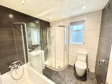 White Hart Lane, Romford, RM7 8LX, Property for rent - Photo 5