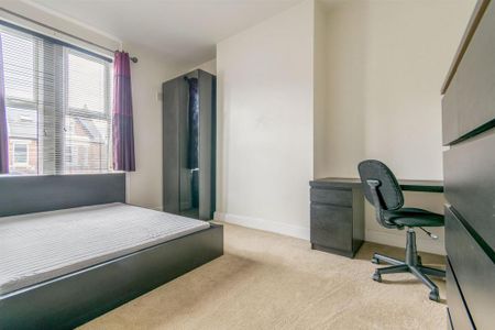 6 bedroom terraced house to rent - Photo 3