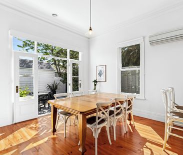 Victorian Elegance Meets Café Culture - Photo 4