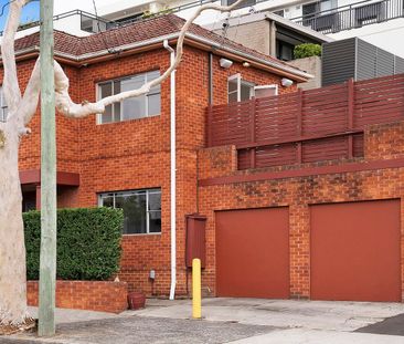 Free standing light filled house, convenient to shops and bus, low ... - Photo 6