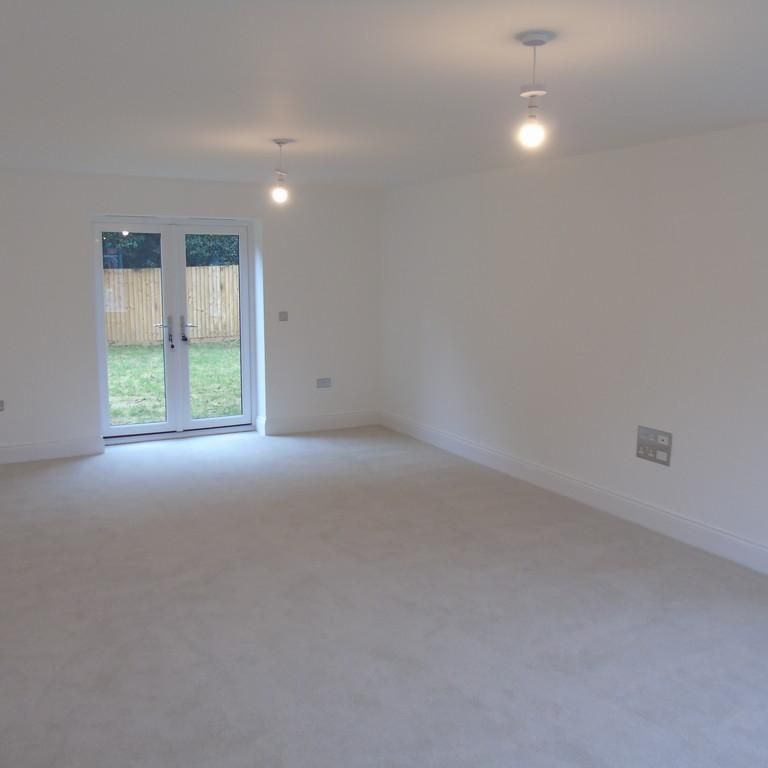 4 bedroom detached house to rent - Photo 1