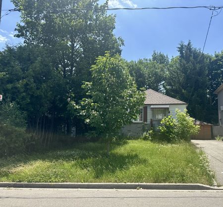 For Lease - 107 Elmhurst Avenue, Toronto, Ontario - Photo 2