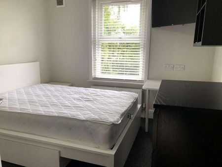 Bedroom Detached House In Winton, BH9 - Photo 5