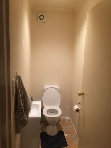 A cozy 2 double bedrooms self contained unit . - Photo 5