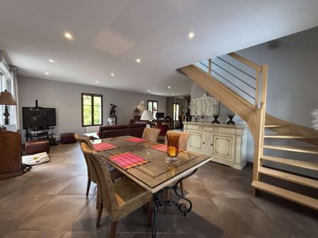 Location Appartement 3 pièces 113m² BOIS LE ROI 77590 - Photo 2