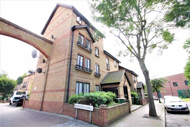 Hallywell Crescent, Beckton, E6 - Photo 1