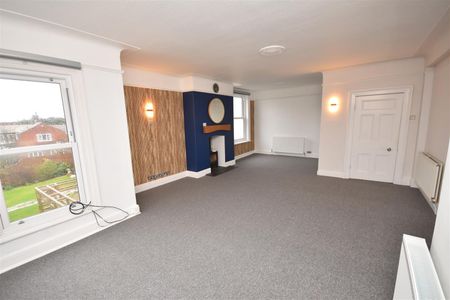 Farr Hall Drive, Lower Heswall - Photo 3