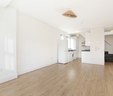 1 Bed Flat, Gordon Road, W5 - Photo 1
