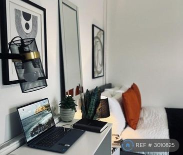 1 bedroom in a house share to rent - Photo 2