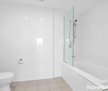 Modern & Stylish Apartment - Photo 1