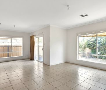 14 Chifley Avenue, Hope Valley SA, Belconnen - Photo 4