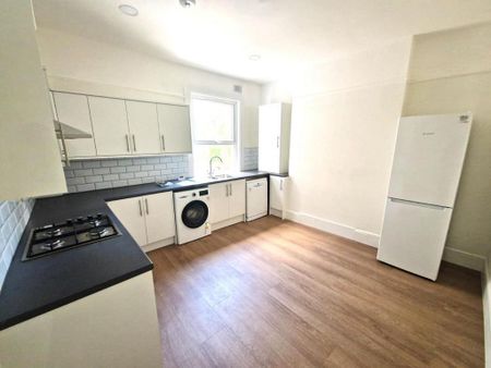 3 bedroom flat to rent - Photo 2