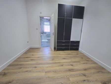 1 bed terraced house to rent in Erskine Road, London, E17 - Photo 2