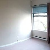 2 bdrm 1 1/2 bath - Photo 3