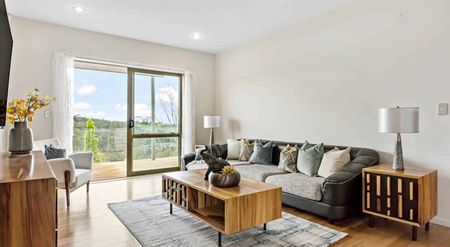 Executive 5-Bedroom Home in Prime Albany Schoo... - Photo 2