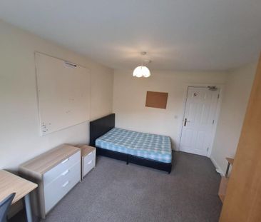 6 bedroom terraced house to rent - Photo 1