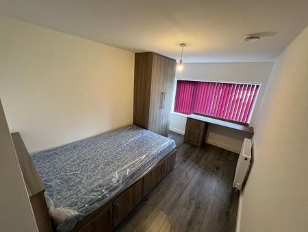 5 bedroom semi-detached house to rent - Photo 4