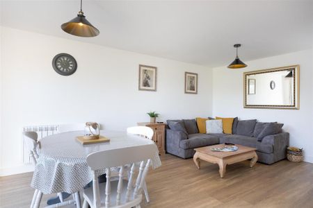 2 bedroom semi-detached bungalow to rent - Photo 2