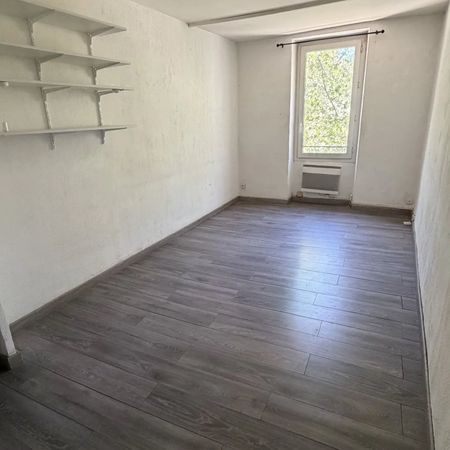 Location Appartement 2 pièces 47 m2 à Salon-de-Provence - Photo 3