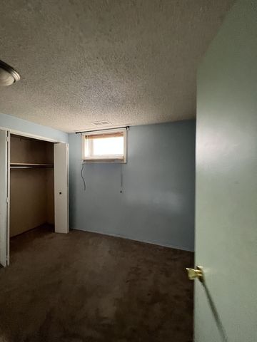 2 bdrms lower suite in Capitol! great location with off street parking! - Photo 2