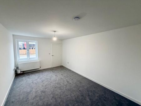 3 bedroom semi-detached house to rent - Photo 5