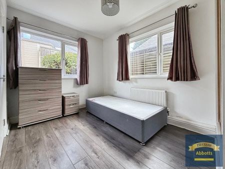 Greenstead Road, Colchester - Photo 2