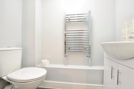 2 bedroom semi-detached house to rent - Photo 5