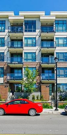 Langley 1066 sqft 4-year old Condo 2 bed+2 bath+2 parking +solarium - Photo 1