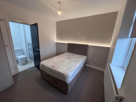 6 bedroom house of multiple occupation to rent - Photo 3