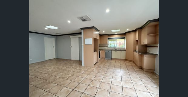 3 BEDROOM BRICK HOME - Photo 1