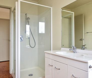 Sun-filled unit in Central Park Drive - Photo 6