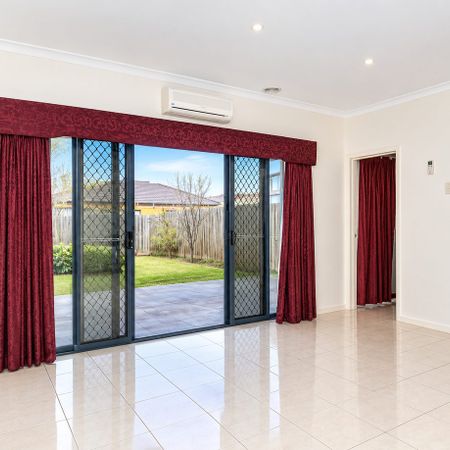 Immaculate Family Living with Modern Comfort - Photo 3