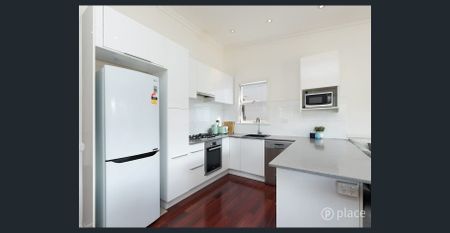 Charming Queenslander in Sought After Locale! - Photo 3