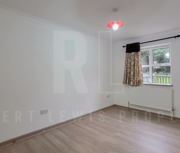 Spacious Ground Floor Apartment with Garden, 2 Bathrooms & Parking ... - Photo 1