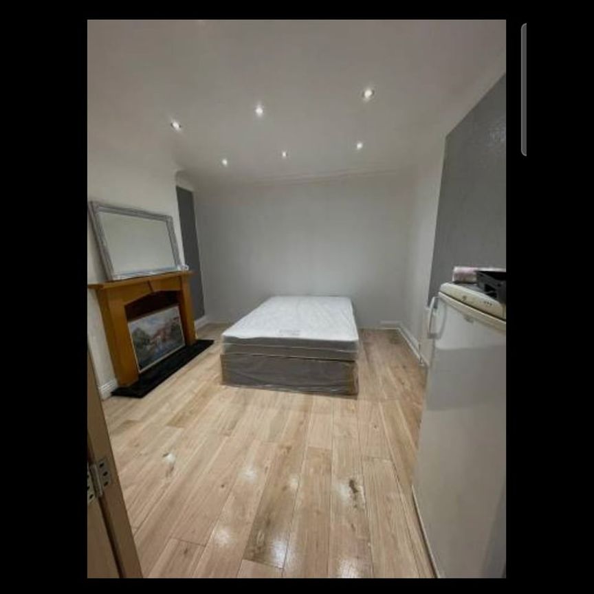 Room in a Shared House, Edgefield Avenue, IG11 - Photo 1