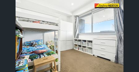 Luxurious Three-Bedroom Plus Study Apartment with Panoramic Views - Photo 5