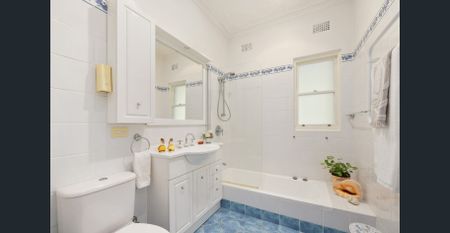 Suburban charm in tightly held locale - Photo 4