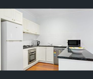 Position Perfect - Photo 6