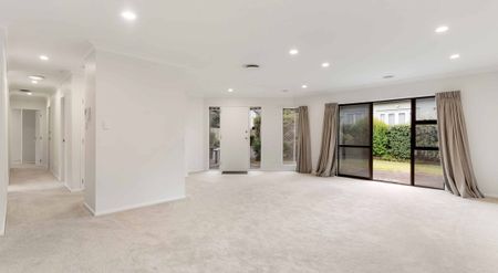 Modern Family Home - Photo 3