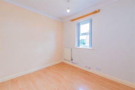 4 bed House - Detached To Let - Photo 5