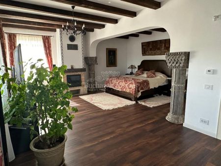 Beautiful Seven-Bedroom House With Pool, Corbeanca - Fotografie 3