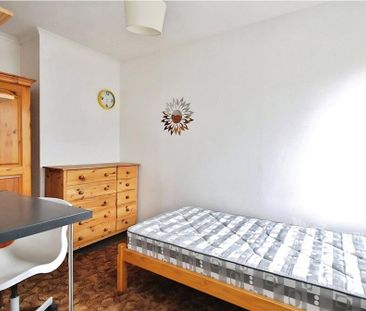 5 bedroom semi-detached house to rent - Photo 3