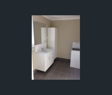 Modern Two Bedroom Apartment - Photo 1