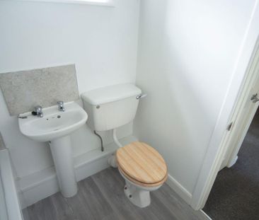 Long Lane, Huddersfield, West Yorkshire, HD5 9LH - Photo 6