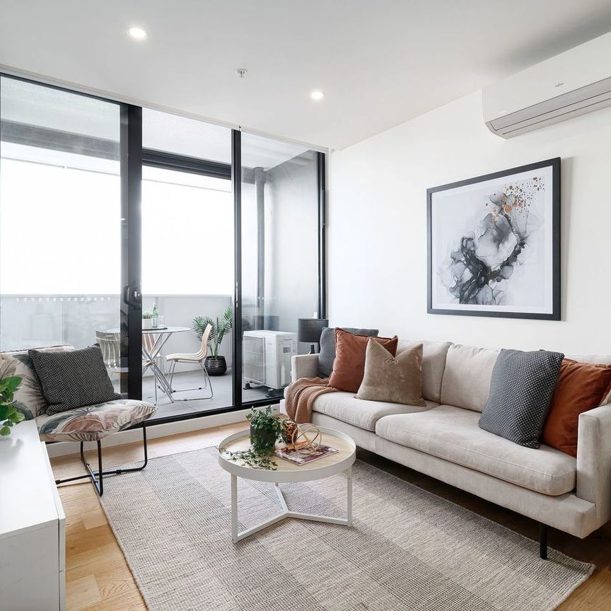 Inner City Luxury living Just Metres to Everything - Photo 1
