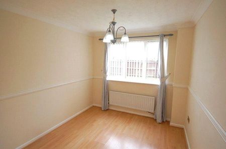 4 bedroom detached house to rent - Photo 2