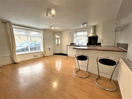 2 bedroom terraced house to rent - Photo 2