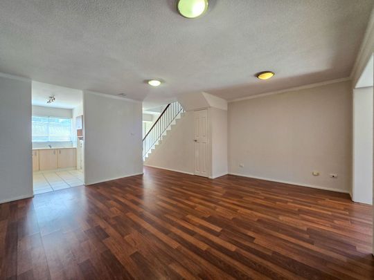 Convenient Living in Macquarie Fields in Selective School Catchment - Photo 1